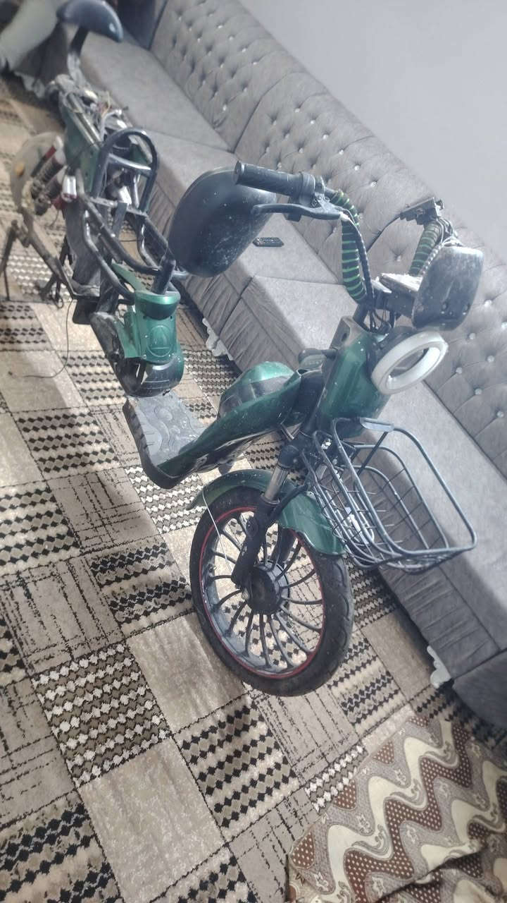 السلام عليكم بيسكل شحن ابيع تفصيخ شيعجبك اخبرني لو تعال وتساب كلشي شقال شاشه جديد يدات جديد ضفيره جديد او شقال كشن جديد او مفتاح وياه جوزه هي او اسويج اتصال ***********كلشي او سعرو
