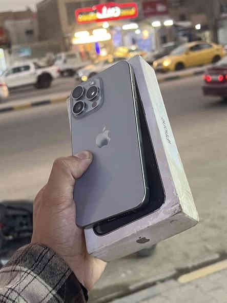 15 برو ماكس 
ذاكره 256 
ماستر A/AA
بطاريه 87 مشحون 460 مره بس 
نضافه 100‎%‎
مبدل جامه مال كاميرا بس عن الحلال ولحرم 
تلفون مكفول ونضافته عاليه 
سعره 990 بي مجال حك جيه 
***********
