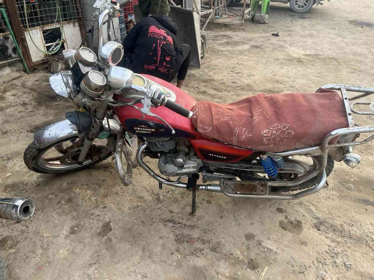 سلام عليكم
جونده موديل 2014 دراجه نضيفه وجاهزه تريد بس باتري 
رقم وسنويه اصولي السعر 350 مكاني بابل مشروع مسيب 
رقمي ***********
