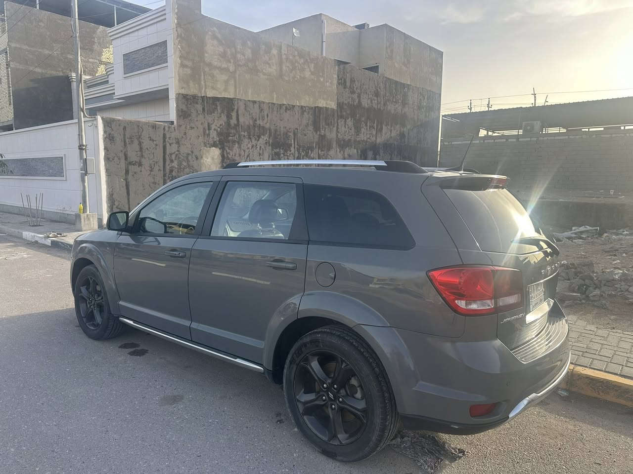 السلام عليكم
دوج جورني كروز 2019
اللون اسمنتي
السيارة مثل موضح بالصور حتى صورة التقرير موجوده بالمنشور وصور الحادث
السيارة فول مع فتحة سقف
اربعة سلندر
تبريد ٣ قطع
ماشية ١٤٩ الف كيلو متر 
٧ راكب
رقم ذي قار مشروع وطني تحويل ثاني يوم
السعر ١٤٧
مكان السيارة البصرة شط العرب
للاستفسار***********
او مراسلة الصفحة الماسنجر
