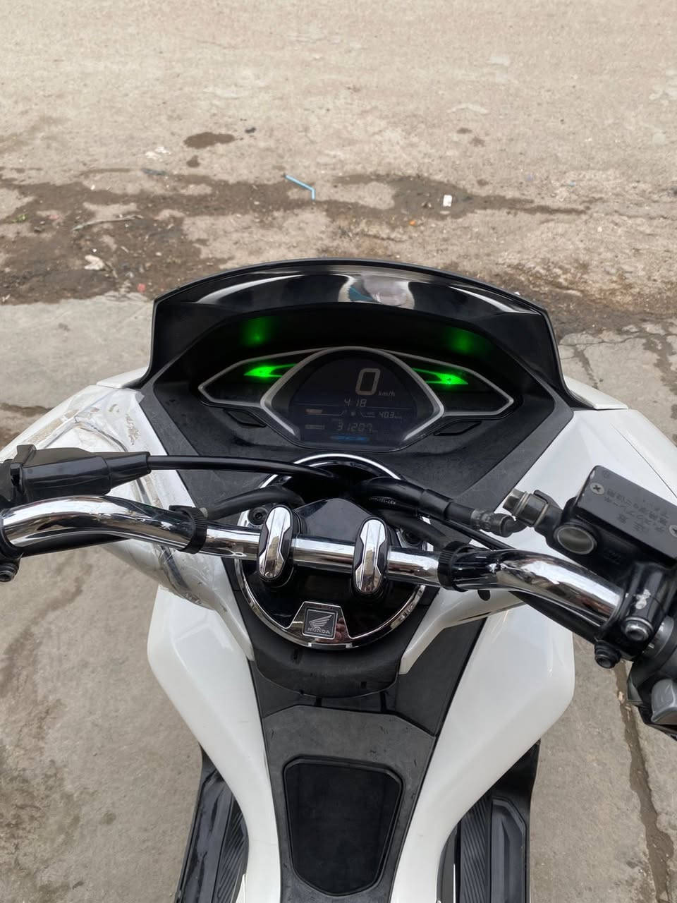 سلام عليكم دراجهPCX جيل الثالث ياباني JF ماشيه 31 الف كفاله عامه بيه ملاحظة/الجكمجه مكسوره ) دراجه فول حساس ستان صفح حساس ازدحام شغالات كهربائيات .مكينه 125)السعر 21)وبيه مجال بسيط المكان مدينه الصدر قطاع 48 رقم الهاتف/***********
