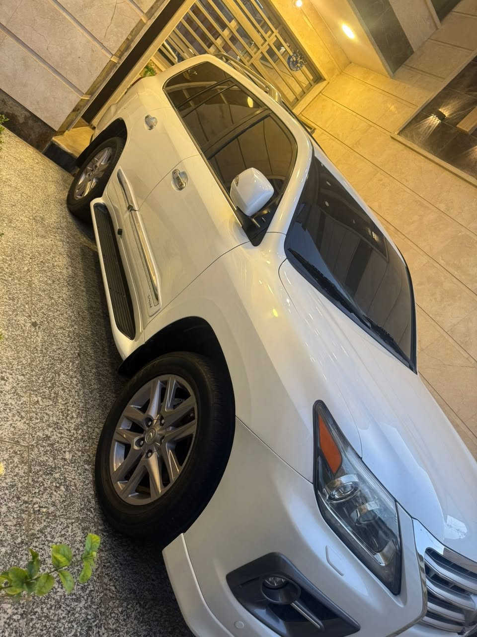 لكزس الموديل 2014
 5700 Lexus بريم
  رقم بغداد مميز 
ماشيه85000km
المواصفات فول 1/1  جكااااات 
*بصمة + بصمة ابواب 
*سلايد روف 
*جكااااات
*صندوق كهرباء 
*كامرات عدد 5 
*كشنات امامية كهرباء 
*داخل قرميدي 
*كشنات الخلفية كهرباء 
*كراسي خزن ميموري 
*شاشات عدد 3 
*استيرن كهرباء  + تحكات جهتين
*فور يل  4*4
*كشنات تدفئة تبريد
*رادارات امامية وخلفية وجوانب
*حساسات امامية وخلفية 
*ثلاجة + ثلاث انظمة القيادة
*نقطه عمياء +مري شفط
*تشغيل عن بعد +طفاية
*زينون +تدفئة استيرن 
جاملغ امامي صبغ باقي السياره كفاله
السعر   375  وبيها مجال 
الاتصال على رقم  ***********
