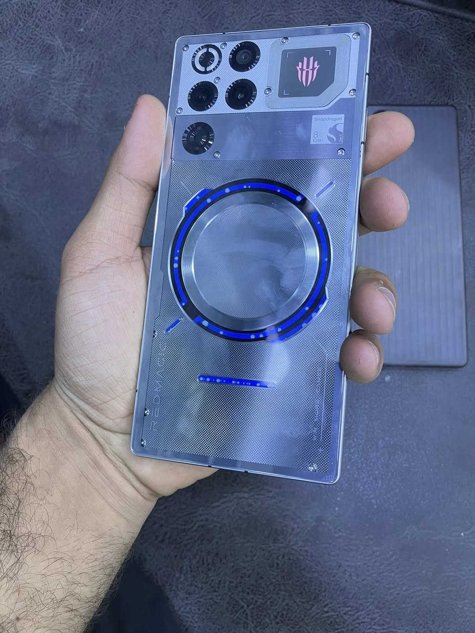 ريد ماجك 11 برو 😎
ذاكرة 512 النسخه العالمه 
الجهاز جديد مابي شخط 
كامل ملحقات 
كفر + شاحنة 🔌 
العنوان : بغداد / الزعفرانية 
الرقم : ***********
