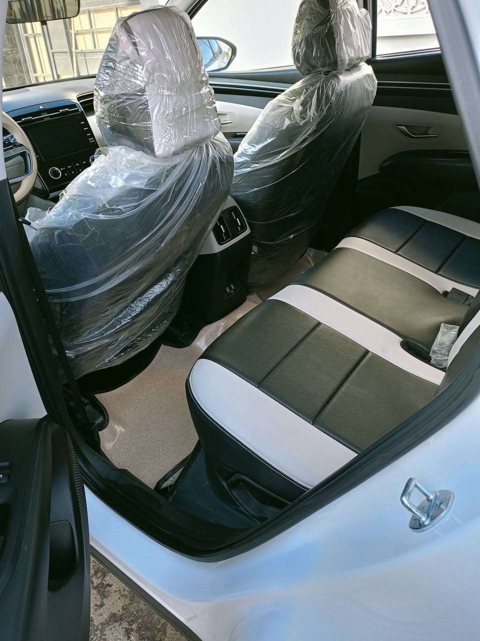 السلام عليكم  ..
توسان 2023خليجي مكفوله كفاله عامه  

ماشية 40 الف كيلو متر فقط

مواصفات فول عدا البانوراما   ‎

مكينه 2000 دوش

بصمه + بصمه ابواب

هاند بريك بصمه 

اشارة ترحيب

كامره دواره 

‏‎دشبول شاشه 

مري شفط

تحكمات استيرن

‏‎تبريد قطعتين 

‏‎حساس امامي 

‏‎حساس خلفي 

‏‎درايف مود  

‏‎مقاعد امامية كهرباء 

‏‎بردات أبواب خلفية 

رقمها بغداد الدولي بااسمي السنويه لغاية 2030

السعر215 

للاتصال/ *********** بيه وتساب
