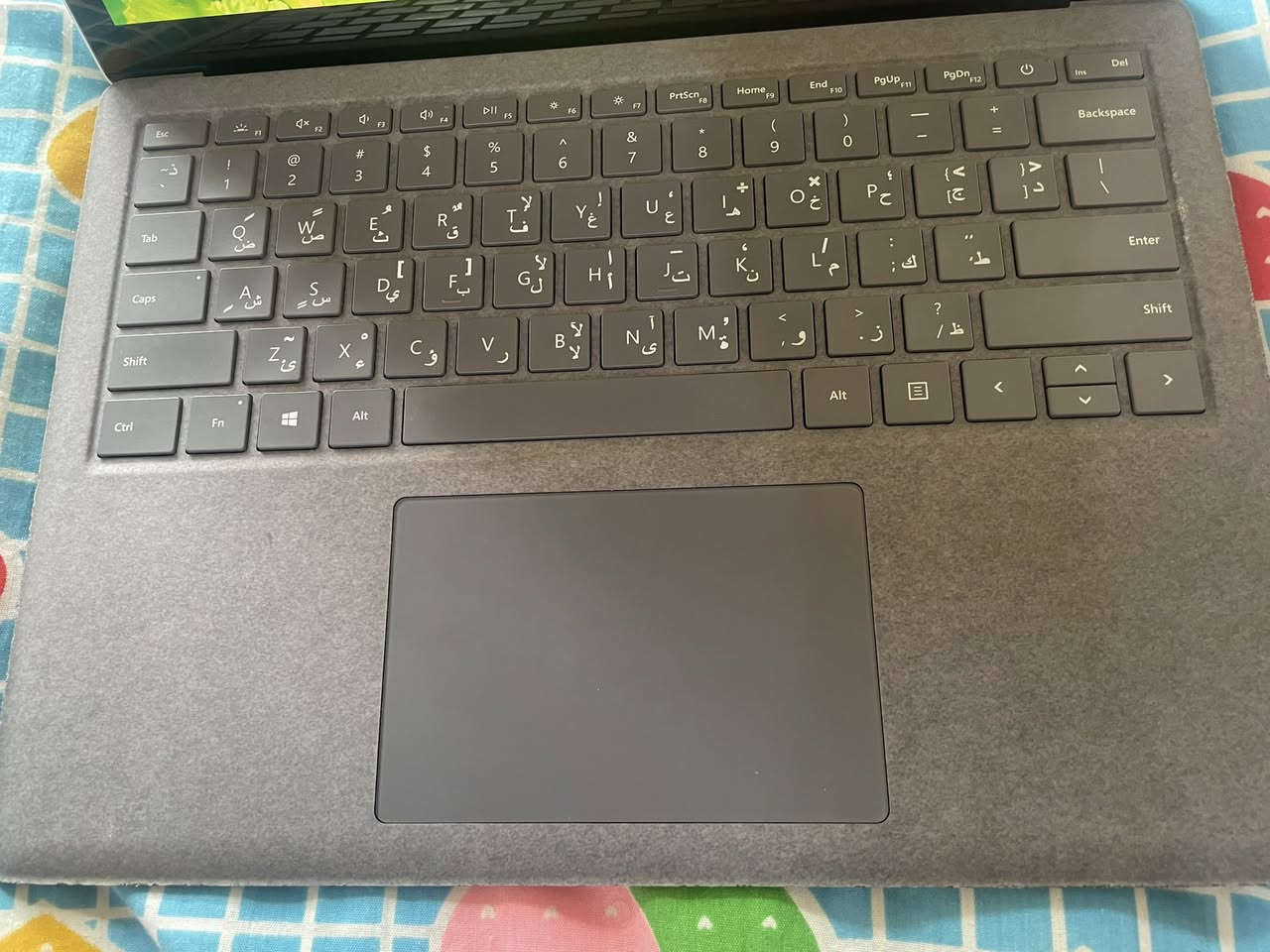 السلام عليكم
Surface laptop 3 (like new)

Screen : 13.5 inch 3k لمس
CPU : Core i7-1065G7 المعالج من الجيل العاشر
Ram : 16 GB الرام
GPU :Intel®️ Iris™️ Plus Graphics 8Gb كرت الشاشة
Hard : 512 SSd الهارد
Windows 11 pro اصلي

وزن اللابتوب : 1.2 كيلو غرام 🪶
 نظيف وممستخدم هواي 
السعر: 550 
مكاني ديوانيه ***********
