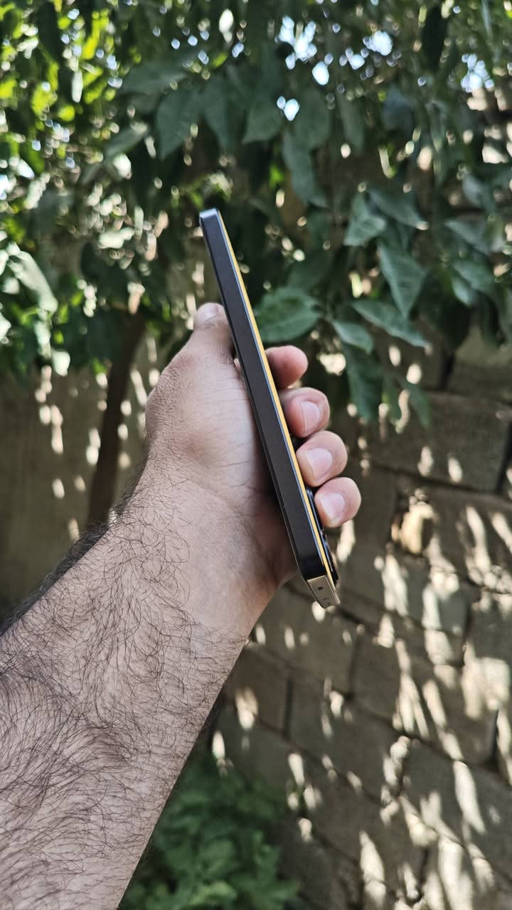 بوكو x7 برو اللون المميز جهاز غني عن التعريف 
بطارية 98 
نضافة 100٪ 
ببجي 120 فريم وباقي الالعاب كلهة 120 فري
مكاني ديالى سعره 370 وبيه مجال 
ملاحظة سعر جديد 550 
*********** رقمي
