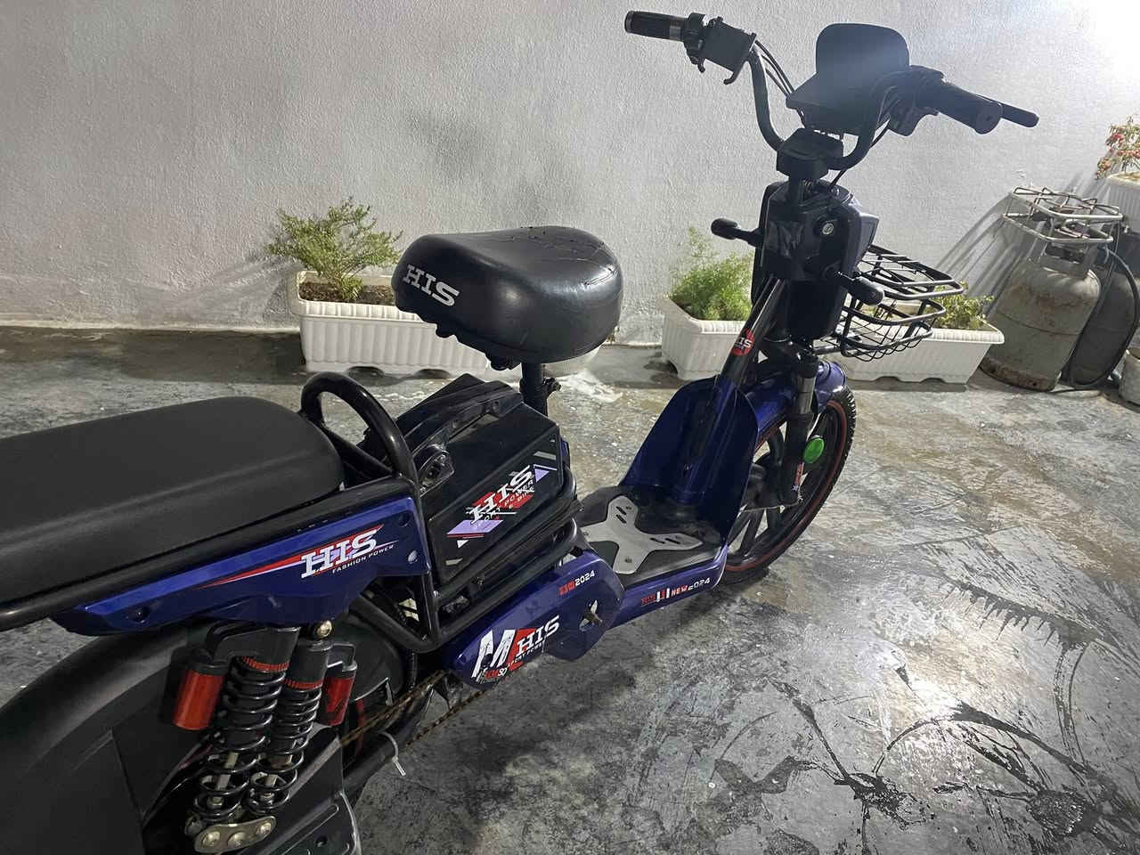 دراجه شحن للبيع شغاله بدون عيب 4بطاريه 15امبير مع الشاحنه  سعر 250اشتريته ب 600.   بيها مجال مال جيه


**إذا كنت صاحب هذا الإعلان وتريد حذفه لأي سبب، رجاءا أرسل رسالة إلى الدعم الفني**