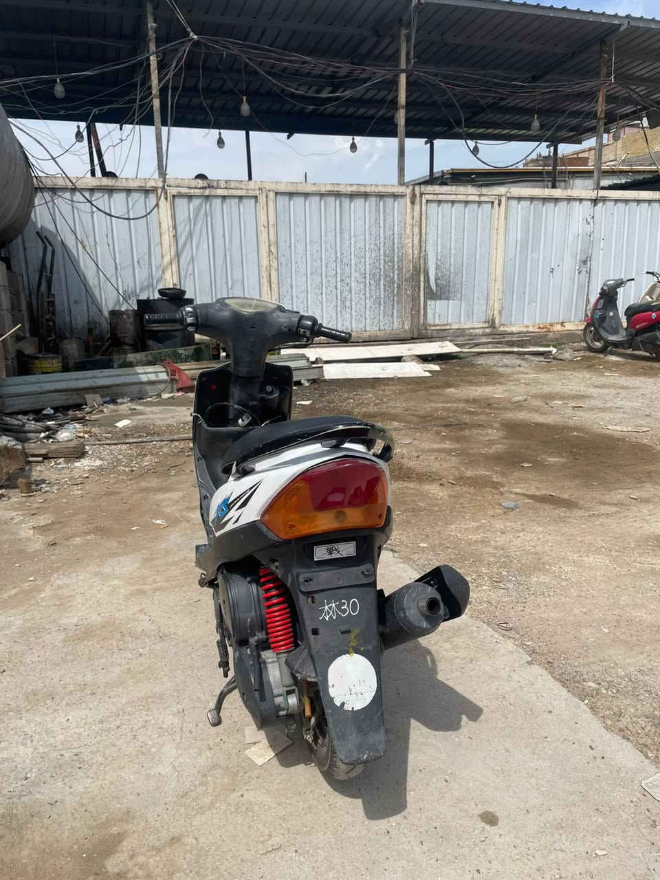 دراجه ماكس البيع كفاله عامه برغي ما مفتوح بيها صالنصه رياضي وياله لون ابيض مصبوغات  تجي و اشوف بعينك ***********
