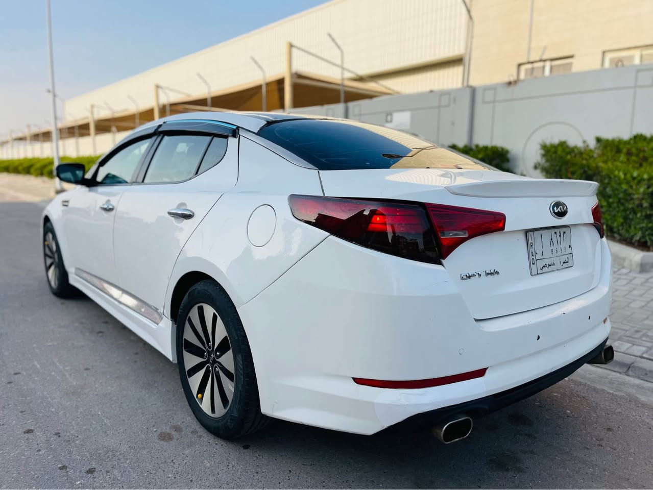 السلام عليكم للبيع كيا اوبتما موديل 2011  بصره سنويه 28 وارد خليجي فول مواصفات للاخير بانوراما بصمه تشغيل وابواب تبريد قطعتين شفتات بلستيرن محرك 2400 دوش دبل كزوز تبريد بيانو تحكم مناخي جاهزه محرك كير حداده تبريد تخم تاير ماكو بيهه نقص محتاجه بس سايق السياره مابيهه ضربه بيهه صبغ مصبوغ حزام اكفل شواصي لغود واكفلهه من الكص والباقي شوف العين اكرر شوف العين  السعر 95 وهاذا رقم صاحبهه غير متواجد ع نت *********** البصرة, العراق
