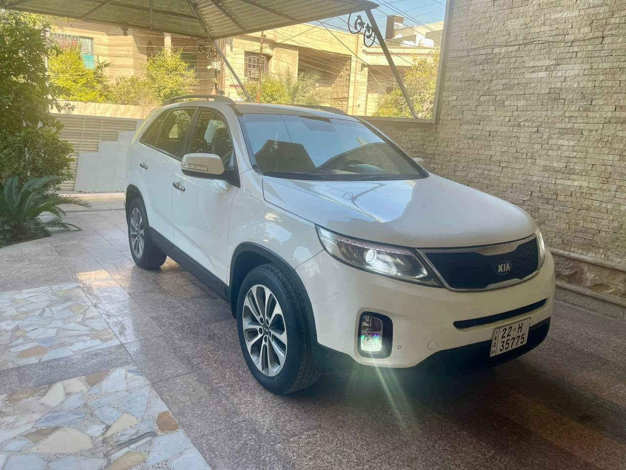 السلام عليكم اخوان 
كيا سورنتو ٢٠١٥ خليجي كفاله 
بدون صبغ حتى دعاميات 
رقم اربيل الانكليزي جديد 
مواصفات السياره 
بصمه.  بردات بوب.  كامرا
 كشن كهرباء  سبعه راكب ٣قطع تبريد 
ويل كب   لدات امامي. لدات خلفي 
حساسات   تبريد بيانو   شاير بالمري
 بلوتوث سيدي 
ماشيه ١٣٢فقط حقيقي كيلو 
كير مكينه صدر تبريد جدد برغي ما مفتوح بيها 
السياره بيها شخط الباب عكس السايق فقط 
السعر ١٧٣ وبالعافيه ع ياخذها 
مكاني بغداد العامريه 
***********
