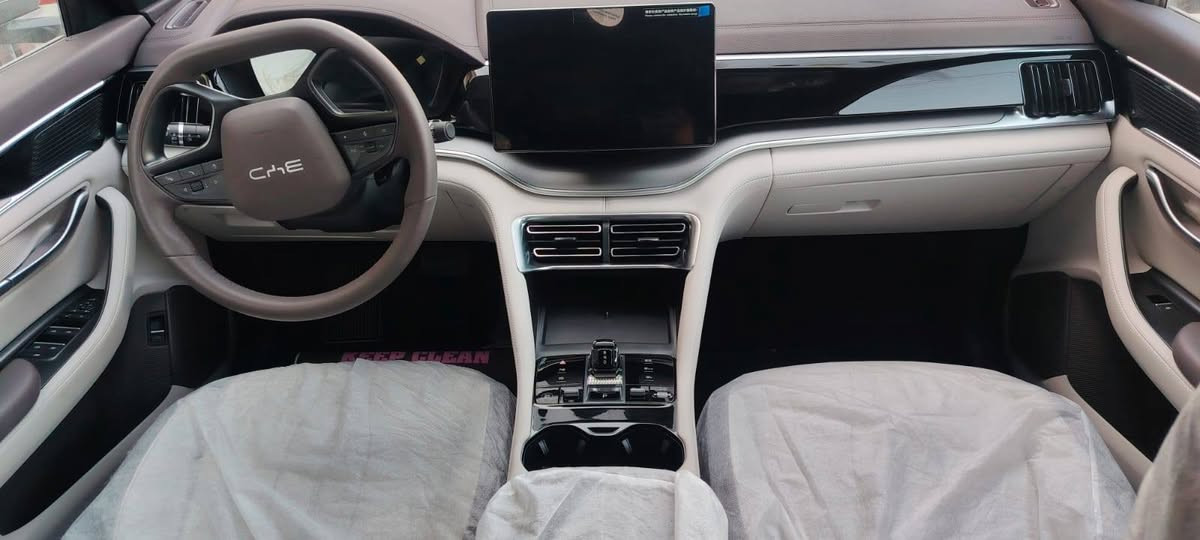 بي واي دي سونك بلاس DM-i  PHEV  موديل ٢٠٢٥ رقم بغداد لون رصاصي ماشيه ١٤٠٠ كم يعني حالها حال الزيرو ماخذها من شركة ديار الكرم

المواصفات هواي بس ابرزها :
٣ انظمة تشغيل ( كهرباء ، بنزين ، كهرباء و بنزين )
 ٤ انظمة قيادة ( عادي ، اقتصادي ، رياضي ، وضع الثلوج )
كاميرات محيطية عدد ١٣
رادارات امامية و خلفية لتحديد المسار
شحن كهربائي منفذين تدعم الشحن السريع و المنزلي
نظام تحذير تفاعلي للتصادم مع النقطه العمياء
سلايد روف مع تغطية بانورامية لكامل السقف
نظام DVR تسجيل صورة و صوت تلقائي
شاشة امامية وسطية كبيرة مع شاشة عدادات تفاعلية
نظام دخول ذكي باستخدام بطاقة NFC مع اشارات ترحيب جانبية
أوتو هولد
اوتو بارك ( الركن الذاتي )
تشغيل عن بعد
حساسات محيطية ٣٦٠ درجة
بصمة ابواب امامية و بصمة صندوق و بصمة تشغيل
قيادة ذاتيه مع مثبت سرعة تفاعلي
حساسات ضغط هواء و درجة حرارة الاطارات
ويل كب حجم 19
نظام V2L لتغذية المنزل بالكهرباء
مقاعد جلد
الجامات المظللة الخلفيه مبدلة و الجامات الاصلية موجودة
السيارة جديدة و باسمي و الداخل مالتها بعده بالتغليف و الشاشات بالنايلون مالتها

السعر ٣٠ مليون دينار و بيها مجال قليل ان شاءالله و للامانة بيها طخه بسيطه جدا ( عواج فقط ) تكدر تعدلها بتقنية pdr و تكلف ١٠٠$ و تكدر تعوفها لان اصلا متنشاف الا اني اكلك عليها .
المكان : بغداد
للاستفسار على الرقم واتساب فقط ***********
