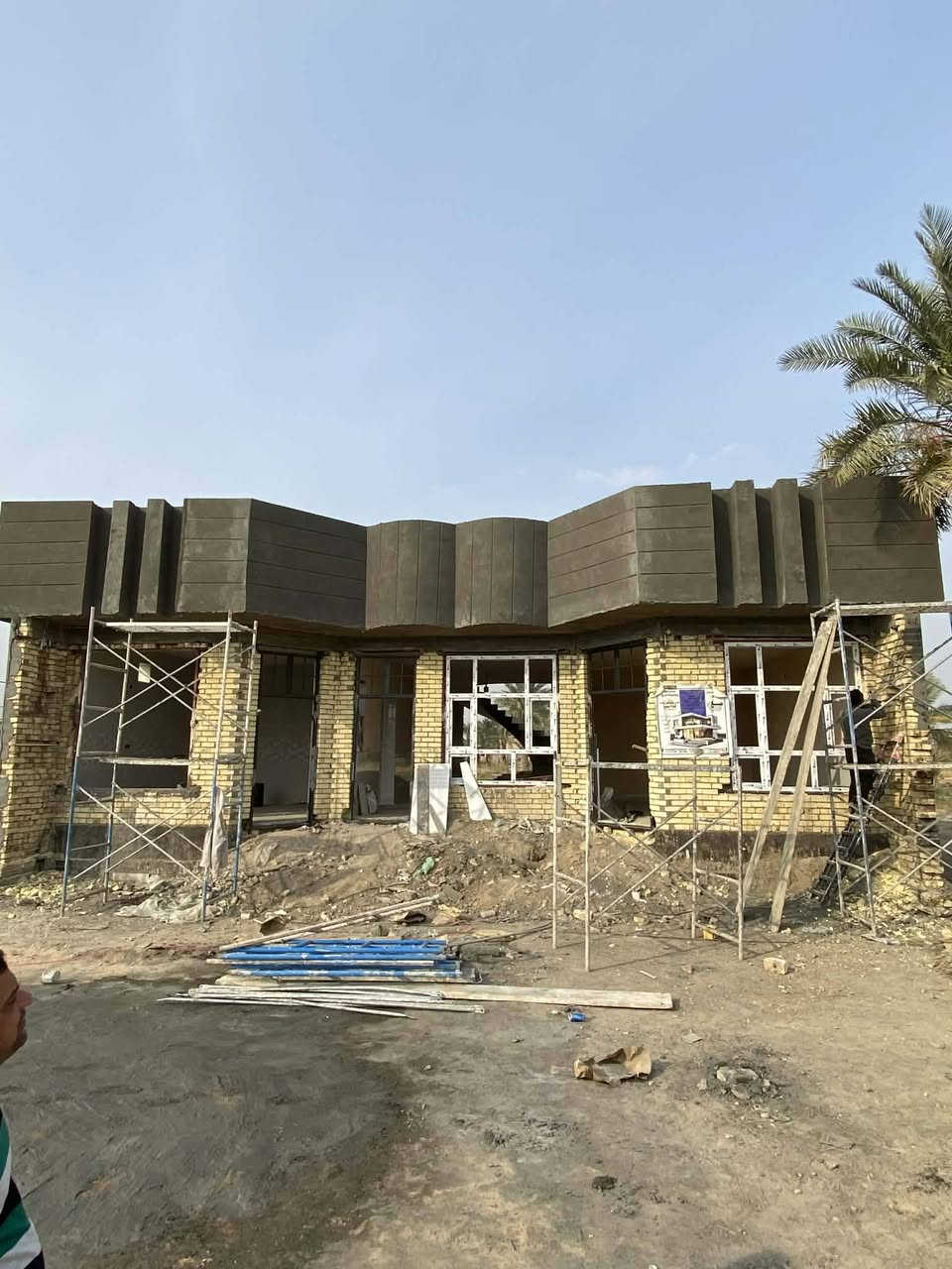 -جزء من اعمال (( مكتب مقاولات ابو حسين النجار التميمي )) ▪️
-مستمرين بعروض العمل (  بلنقد - وبلتقسيط ) . 

-وبدون كفيل بنضام الضمانات!! 

_ ضمان حقيقي شامل كافة تفاصيل البناء ضمن (عقد بين الطرفين) .

-تبدء اسعار الهيكل من ((190)) الف دينار فصاعد للمتر المربع وحسب المواصفات المطلوبه ▪️

-مراحل البناء كالتالي :

1- تنظيف الموقع بلكامل وقشط التربه حسب المنسوب المطلوب.

2- فرش طبقات سبيس حسب مستوى الارض مع الحدل الجيد . 

3- رش مكافحه الارضه والحشرات.

4-تاسيس شبكة مجاري قياس 4 انج نوع البركه 10 بار .

5- شيش نوع ( f ▪️ f ) شرط الفحص.

6- تأسيس شبكه كهرباء دفن بوري نوع ( جبكو ) درجه اولى مع نظام سبالت دفن ونظام كامرات دفن ونظام ستلايت دفن. 7- صب خباطه  C35 او خباطه يدويه مواد فحص درجه اولى. 

8- سقل خرسانه السقف بواسطة ساقوله هلكوبتر درجه اولى . 

- للأستفسار اكثر الاتصال على الارقام التاليه : 

- *********** 📞 . عبود آل تميم 

-*********** 📞. علي صباح 

*********** 📞. ابو حسين النجار التميمي 

- متوفر واتساب / اتصال .

او مراسلتنا دايركت عبر صفحتنا الرسميه. 

- بأدارة ابو حسين النجار التميمي .

العنوان قضاء المحاويل  (( شارع المستشفى قرب نادي المحاويل الرياضي )) ▪️
