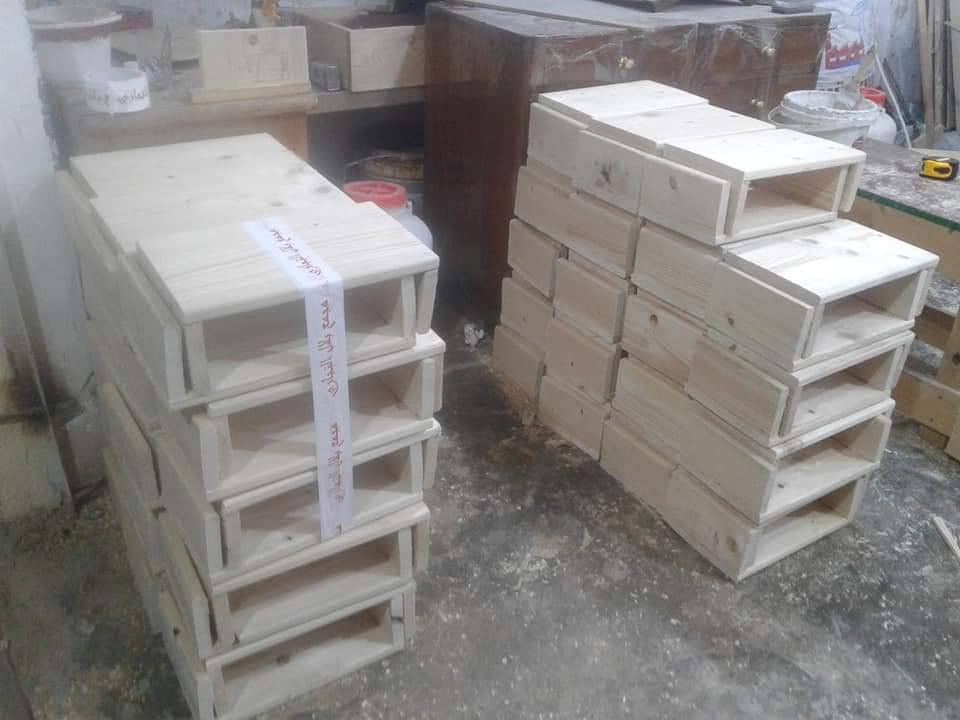 بسم الله الرحمن الرحيم
تختات جمله فقط سعر السيت 12 قطعة ب27 الف يعني سعر القطعة الواحدة الفين وربع 
نجارة ابو نور العبيدي هاتف *********** واتساب 
ومن الله التوفيق
