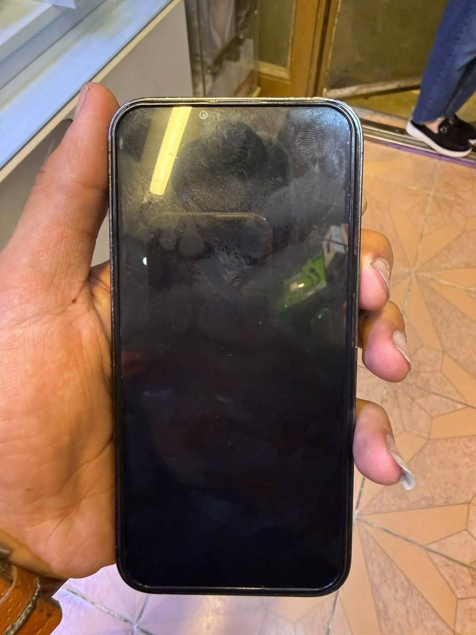 سلام عليكم 13برو ماكس
شرق أوسط دبل سيمكارت 
لضرر بس لضهر 
بطاريه 78
ذاكره 256
لسعر 650وبي مجال 
***********
