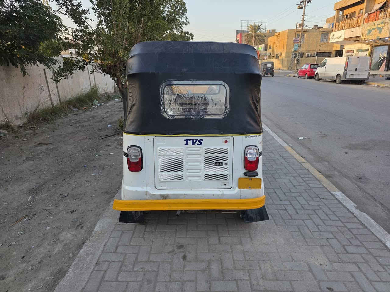 السلام عليكم تكتك تي في اس مديل ٢٢مرقم بغداد تكتك حلوه ونظيفه مكينته ناعمه بيه ظربات بسيطه وشغل مظبوط كامله وجاهزه من كلشي ملاحظة الابواب مالته موجوده فقط شدهن مكان بغداد الدوره لاستفسار *********** السعر 7وبيه مجال
