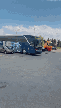 السلام عليكم سترا سيوف 417 مكينه 8 تك سوبر كير صطر 3 صناديك 60 نفر تبريد WY اكبر حجم تخم تاير كلج جديد بيها تامين سنة على السعوديه. السياره خير من الله ما ناقصها شي شغل واتوكل على باب الله لل استفسار فقط اتصال
***********
