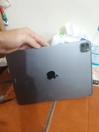 ايباد برو • ام٢ • ١٢٨ جيجا