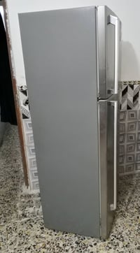 ثلاجه حجم جبير كلش نضيفه بس ماطورها محترك يرادلها ماطور 150 وبيها مجال...