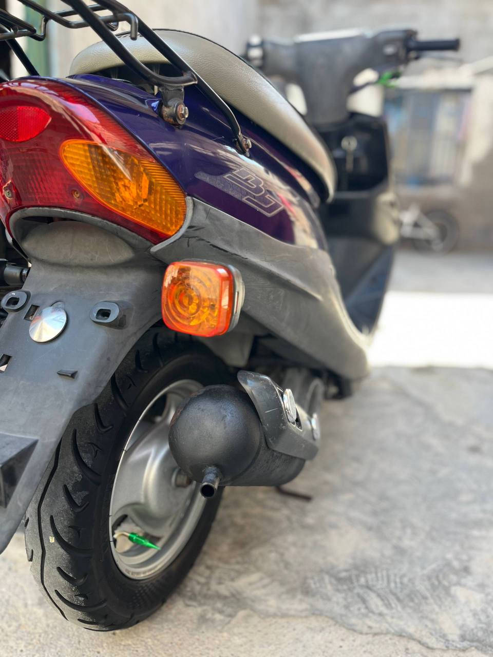 السلام عليكم شباب دراجه تسع زروف ياماها دراجه مال باله جديده شوفت عينك دراجه محركها ما مفتوح ابد ولا مبدل اي شي بيها كلشي شغال بيها اشاير لايت نكره سلف هندر محرك أخرس دراجه مرتبه شوفت عينك السعر 750 وبيها مجال شراي يدخل خاص ويدلل مكان قبله شارع المدارس مقابل فلفوله سنتر رقم الهاتف *********** البصرة, العراق
