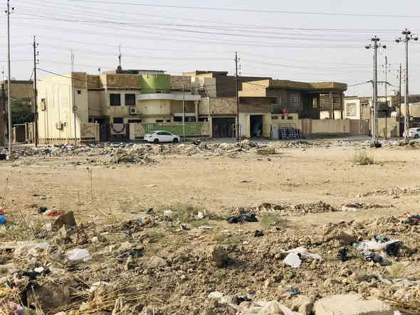 #للبيع_قطعة أرض مميزة – موقع راقٍ ومناسب للسكن أو الاستثمار عالية بمستوى الفرات جاهزة للبناء ما تحتاج دفن 

📍 #الموقع: توزيعة ديوان المحافظة –مقابل كلية الطب والمستشفى العام مجاور حي الفرات  خدمات بيها ماء كهرباء كلشي قريب  ثاني قطعة عن تبلط الفرات تبعد مسافة 200 متر عن تقاطع النسر وكلية الطب

🛣 #الشارع: 12 متر –مربع مميز محاط بشوارع رئيسية
 #المساحة: 200 متر  واجهة 10 تنباع كاملة او نص 100 متر واجهة 5 
🏷 #رقم_القطعة: 1104 
💰 #السعر: خاص 

✨ موقع استراتيجي قريب من جميع الخدمات – فرصة ممتازة للسكن أو الاستثمار

📞 للتواصل والاستفسار عبر الخاص او الاتصال على رقم موبايل *********** واتساب
