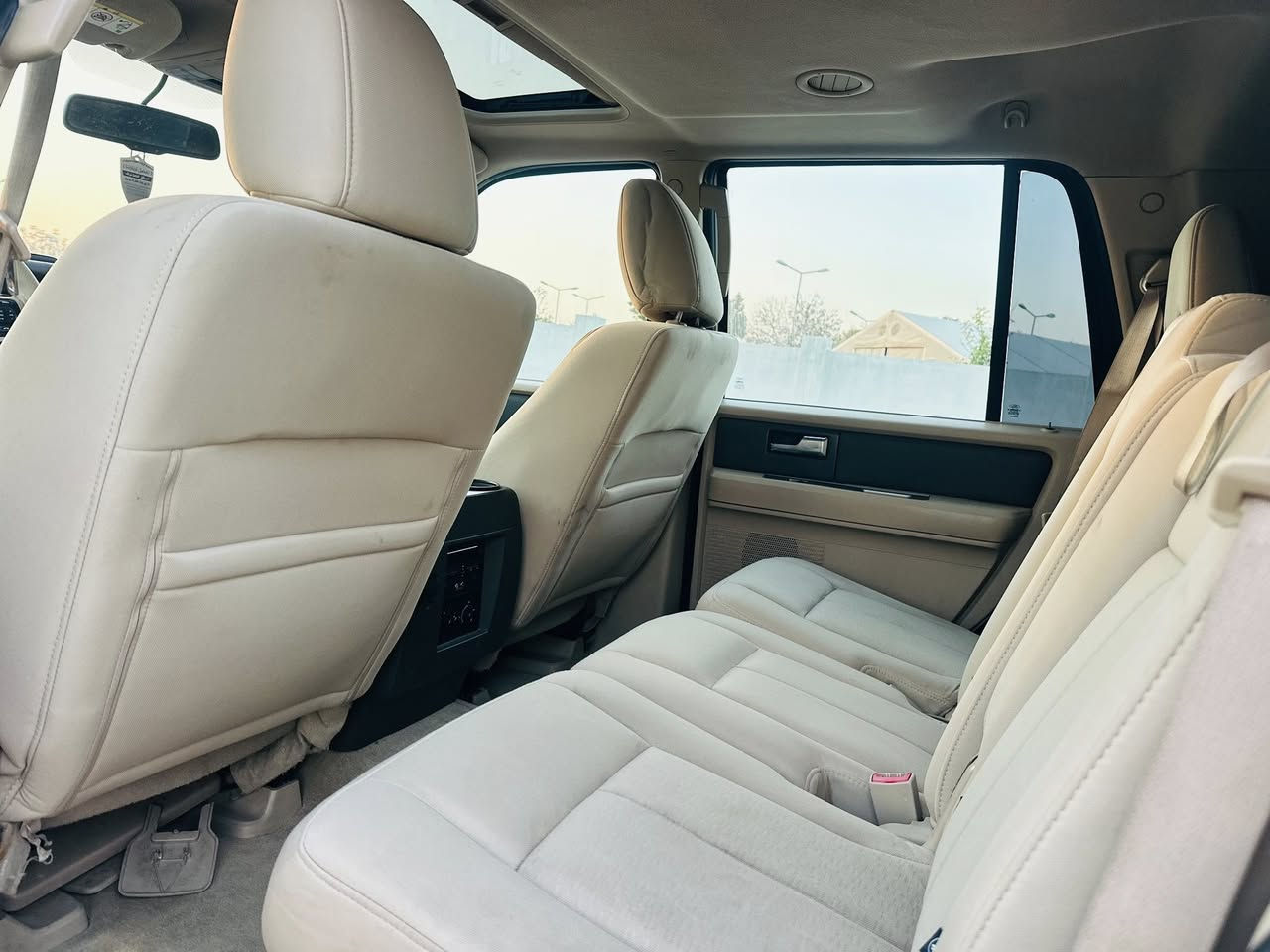 فورد اكسبديشن 2012 خليجي نيڤا رقم شمالي شرط التحويل سياره نظيفه حيل
ثمانيه سلندر  8V
المواصفات خليجي فول 
*فتحه سقف 
*سكليتر كهرباء 
*سبعه راكب ثلاث قطع تبريد 
*كشن كهرباء
*داخل بيجي 
*شاشه 
*كامره خلفيه 
جامات خلفيه اخيرات كهرباء
*رمز باب لدخول لسياره
*حساسات خلفيه شركه
*ويل كب شركه 
*تحكمات فول وتحديد سرعه 
*وبعد بيها هواي مواصفات 
*مكاني بسليمانيه قضاء كلار 
*رقمي: ***********
