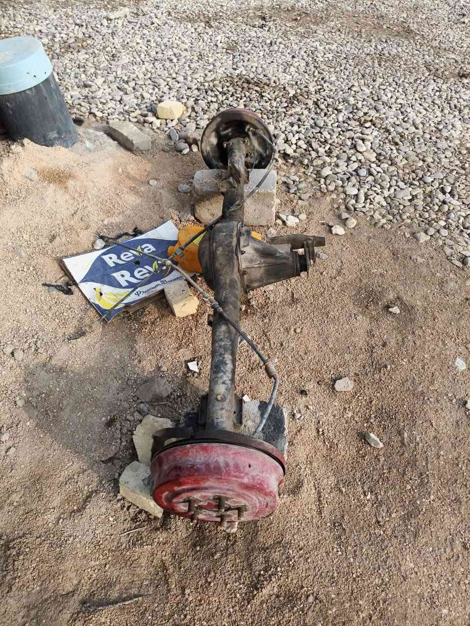 سلام عليكم للبيع عندي اكسنات  ثنين واحد طويله واحد بتره واحد بنز واحد دسك رقم ***********
