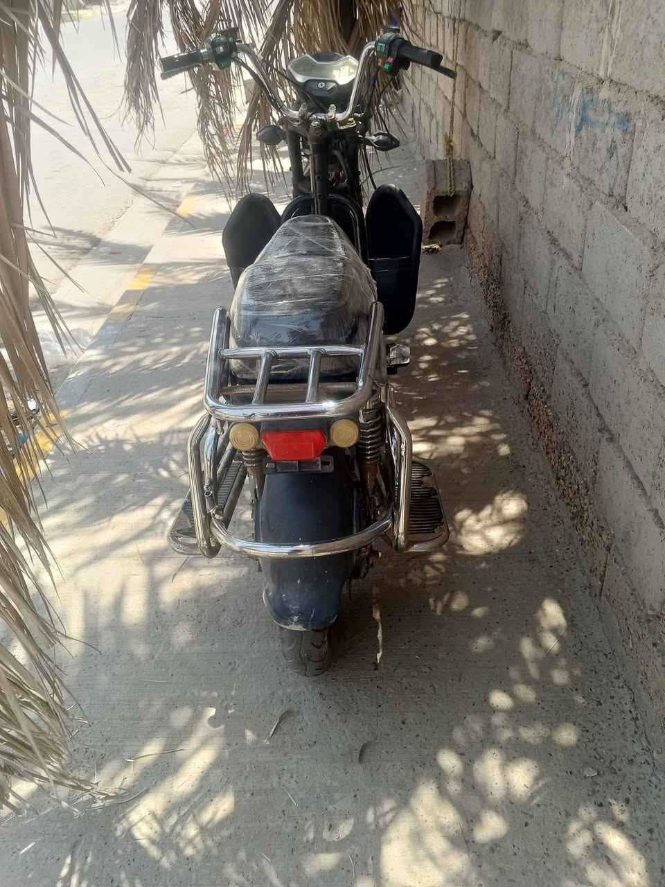 ✔️ بطاريات نص عمر
✔️ لايت أمامي شغال
✔️ هورن شغال
✔️ شاحنه صليه
✔️شرط لفحص 
✔️ بريكات شغالة
✨ ***********

 مكاني شهداء 
💰 السعر: 275  وبي مجال
