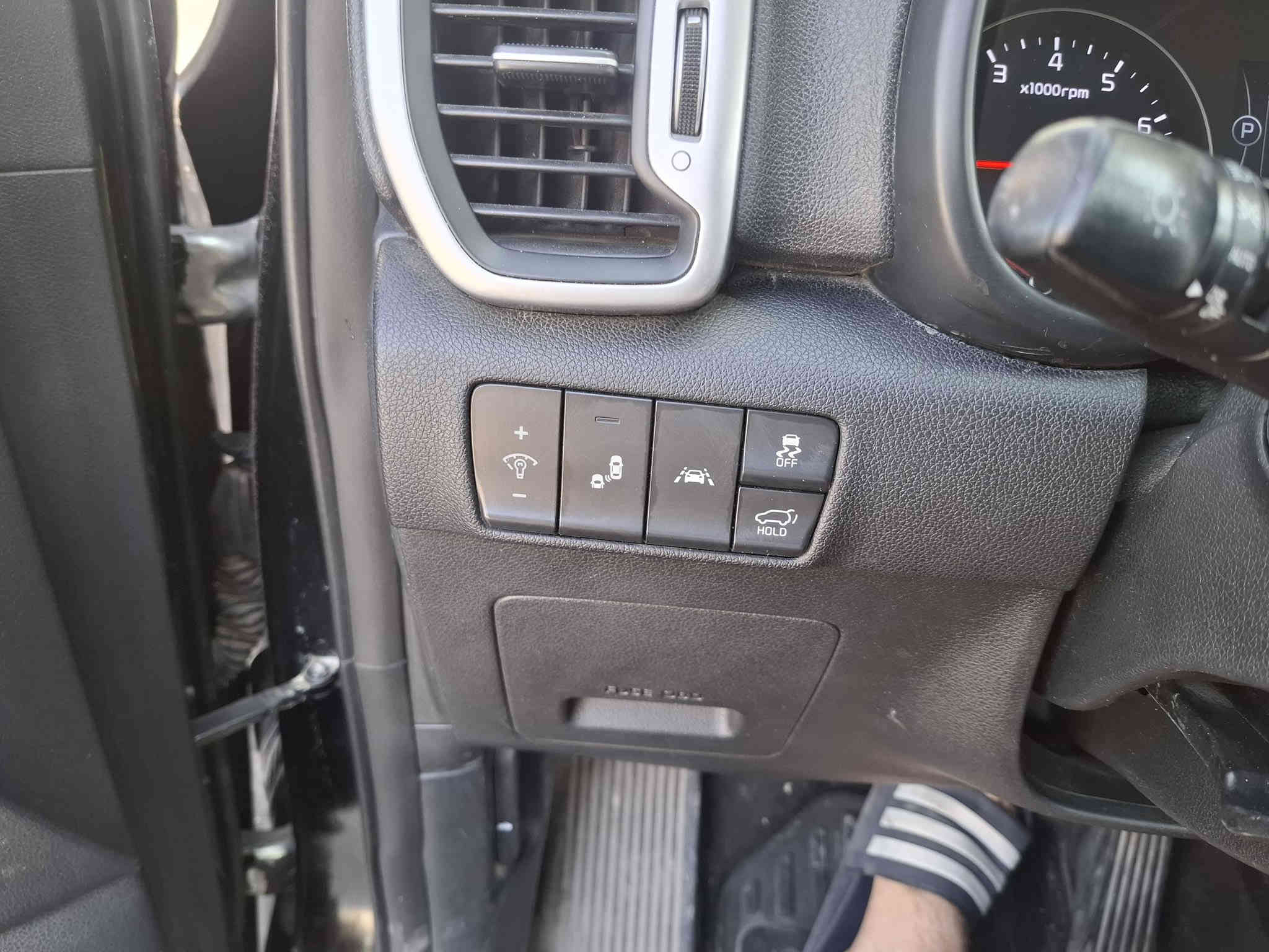 سبورتج ٢٠١٧ ex فول للاخير
بانوراما، سستم صوت هارمن كاردن ،كشنات تبريد ،٤ رادات ومانع تصادم ،حساسات امامي خلفي ، وبقيه  
المواصفات مبينه بالصور 
ماشيه ١٠٢ الف ميل قبل فترة شاد تخم تاير جديد
 ١٤٨٠٠ وبيها مجال ،مكانها بغداد
للاتصال *********** واتس اب
مكلف بل نشر اي استفسار الاتصال بل رقم
