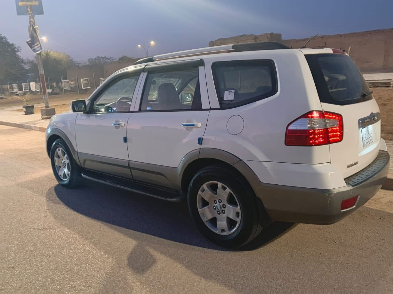 موهافي 2013 فول 1/1 

بصمة 

فتحة 

زراك لايت

7 راكب 

كشنات جلد 

3 قطع تبريد 

صندوك كهربائي 

دفع رباعي 

لايت ناصي زنون بلادي 

بك لايت LED

كشنات امامية تدفئة 

رقم بغداد 

السونار موجود الصبغ الموضح اثر شخوط فقط بدون حادث ومعجون 

السعر 160$ 

للاتصال ***********
