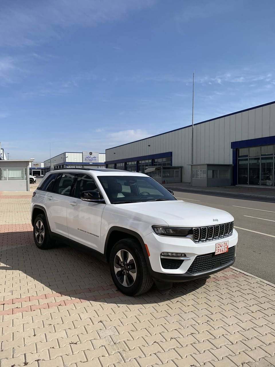 جئب كراند شيروكي2024
سياره قبات موصفات 
سياره هايبريد .الكتريك پانزين 
سياره كفاله عامه حتا بيدون تعديل
ماشيه 60الف مايل
مكان دهوك 
سعر 335وره قه مجال قليل
رقم مو بايل ***********
