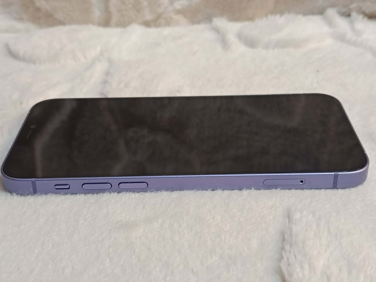 سلام عليكم للبيع / ايفون 12 العادي آخو جديد نضافته 100% جهاز جداً نضيف ما مبدله ولا قطعه كفاله / ذاكرته 256 /و بطاريه 77 جهاز مابي أي صرف كله طبيعي 
جهاز كله شغال و مابي اي خلل / بدون ملحقات / و السعر 345 الف و بي مجال بسيط / مكاني بغداد العامريه للأتصال *********** بي واتساب
