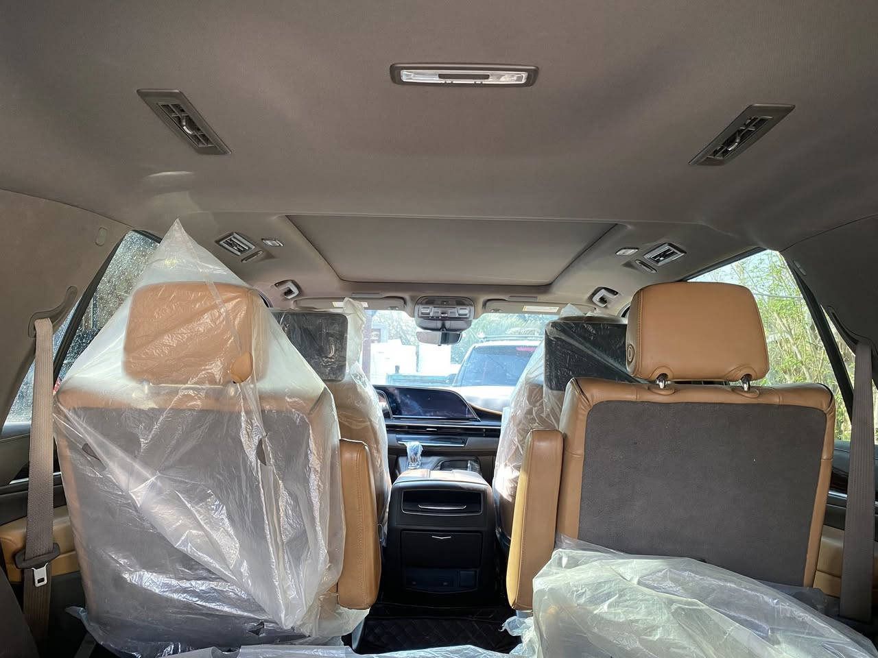 كاديلاك 2021 
36 سماعه 
رقم بغداد كفاله عامه
السيارة مغلفة ppf 
المواصفات اعلى فئه 1/1  امريكي
بانوراما
جكات
كراسي خزن 
رادار امامي وخلفي وجانبي
 نقط عمياء
عدد كامرات 5
عدد شاشات 3
كراسي كهرباء
كراسي تدفئه حتى الاستيرن 
كراسي تبريد
تشغيل عن بعد جنطه كهرباء
شاشه ديجيتال
هندبريك بصمه
السعر:605$ يعني 6شدات و5 ورقة   
رقم الهاتف ‭ ***********
