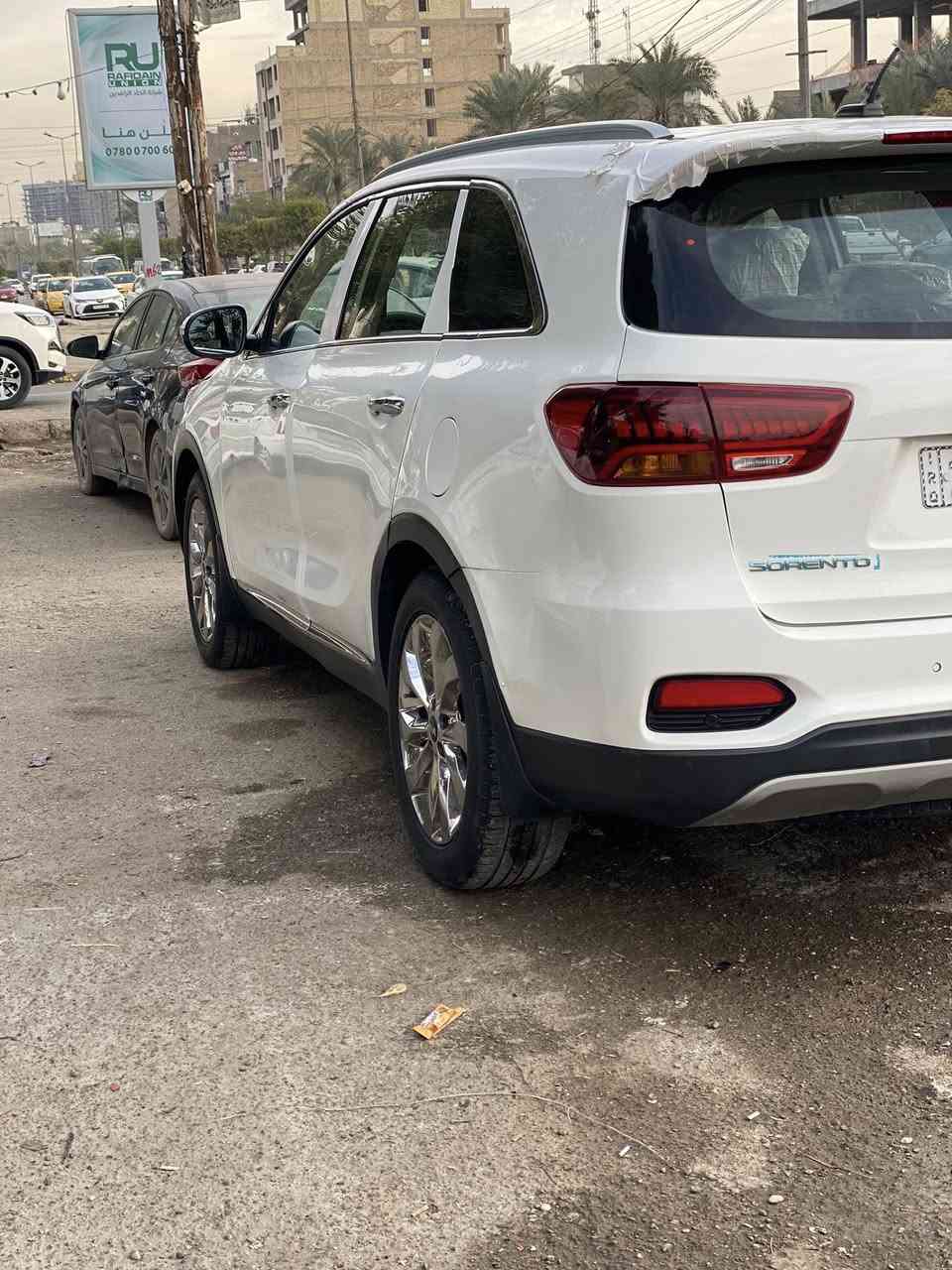 سلام عليكم للبيع كيا سورنتو مديل 2019بغداد بسمي تحويل ثاني يوم بيها مكانت صبغ او سونار موجود بل نشر سياره فول 6سلندر7راكب
3قطع تبريد 
سياره فول عده البنراما
مكان السياره بغداد الكاظمية
اي ستفسار ***********
السعر 183 او بيها مجال
