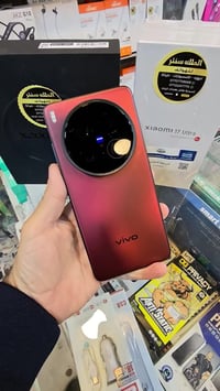 عملاق التصوير فيفو x200 الترا الذاكرة 512/16+16 المعالج sd 8 elite الك...