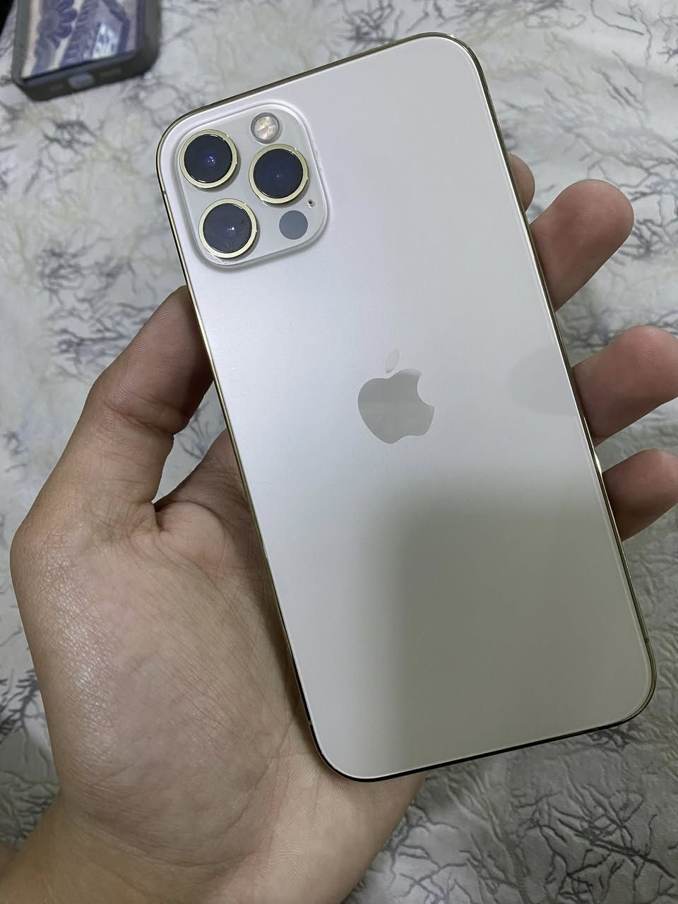 السلام عليكم ايفون ١٢ برو برو فقط ذاكره ١٢٨ بطاريه ٧٥ الجهاز وتر بروف مامفتوح بلادي كله جديد شخط مابي فقط السماعه مالته مال اتصال واكفه سبيكر يشتغل فقط 
العنوان بغداد الشعب 
السعر ٣٥٠ وبي مجال شي قليل للشراي 
***********
