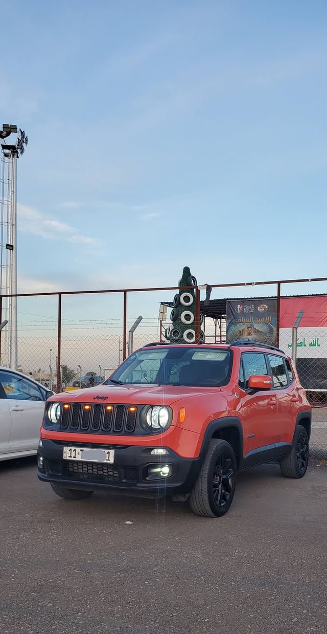 السلام عليكم للبيع   2018 رقم بغداد باسمي
السعر 127 بيها مجال للجناي jeep renegade 

جيب رينگد فئة ( ALTITUDE ) بلاك واكثر ارتفاع من بقية الفئات
 اللون برتقالي نظيف بدون شخوط

حادث سطحي من امريكا باب السايق والخلف فقط بدون دواخل بدون تبديل بچم كبس وضع الشركة مملعوب بيه 
محرك وگير وتبريد بلادي وضع الشركة ايضا نظيفة السيارة كلش واني مالك ثاني الها معتني بيها كلش باتري جديد مع كرت ضمان سنة دهن اكسادو 
ماشية 92 الف كيلو يعني 58 ميل
مواصفات الجيب المعروفة :
دفع رباعي 4×4 اربع وضعيات قيادة بالاضافة الى قفل اكسل - محرك 2400 نظيف جدا وبلادي بانزين عادي ومحسن ماشاء الله 
گير 9 نمر 
اوتو لايت ومتكييف مع الستيرن 
بصمة وبصمة ابواب ودخول بدون لمس (ذكي)
شاشة تحكم بكل الاعدادات والتكييف 
تكييف مناخ منفصل 
شاشة امامية لعرض معلومات المحرك والكير والبطارية 
وبعد مواصفات اكو 
صورة الضرر مرفقة بالمنشور وعندي سونار المندلاوي 
مكاني بغداد *********** متوفر واتس اب
