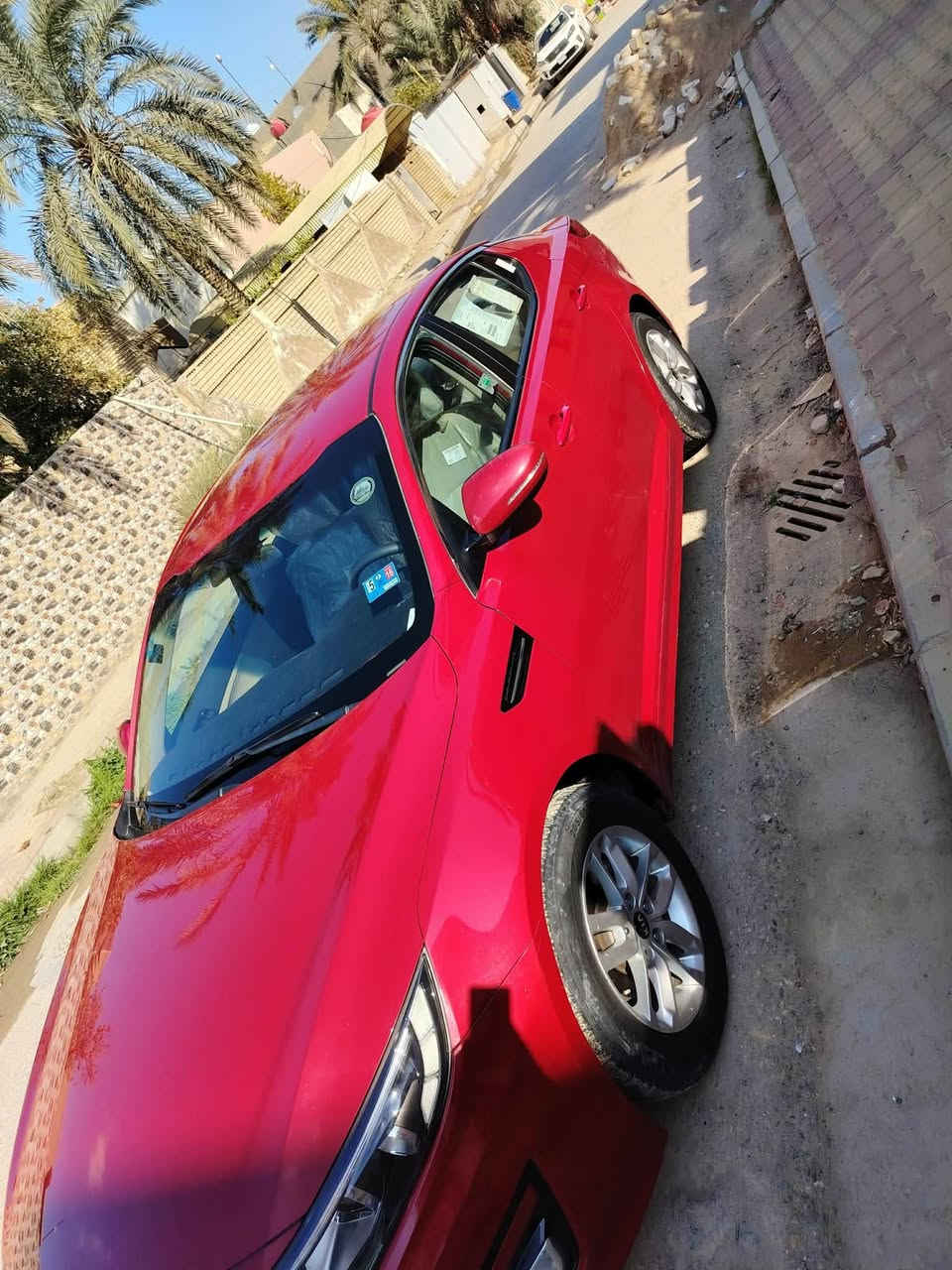 مراوس فقط
جيلاتين ب الباب وشوي بارد جوه قبق البانزين مكينه ٢٠٠٠

مكلف ب النشر رقم صاحب السياره ***********
