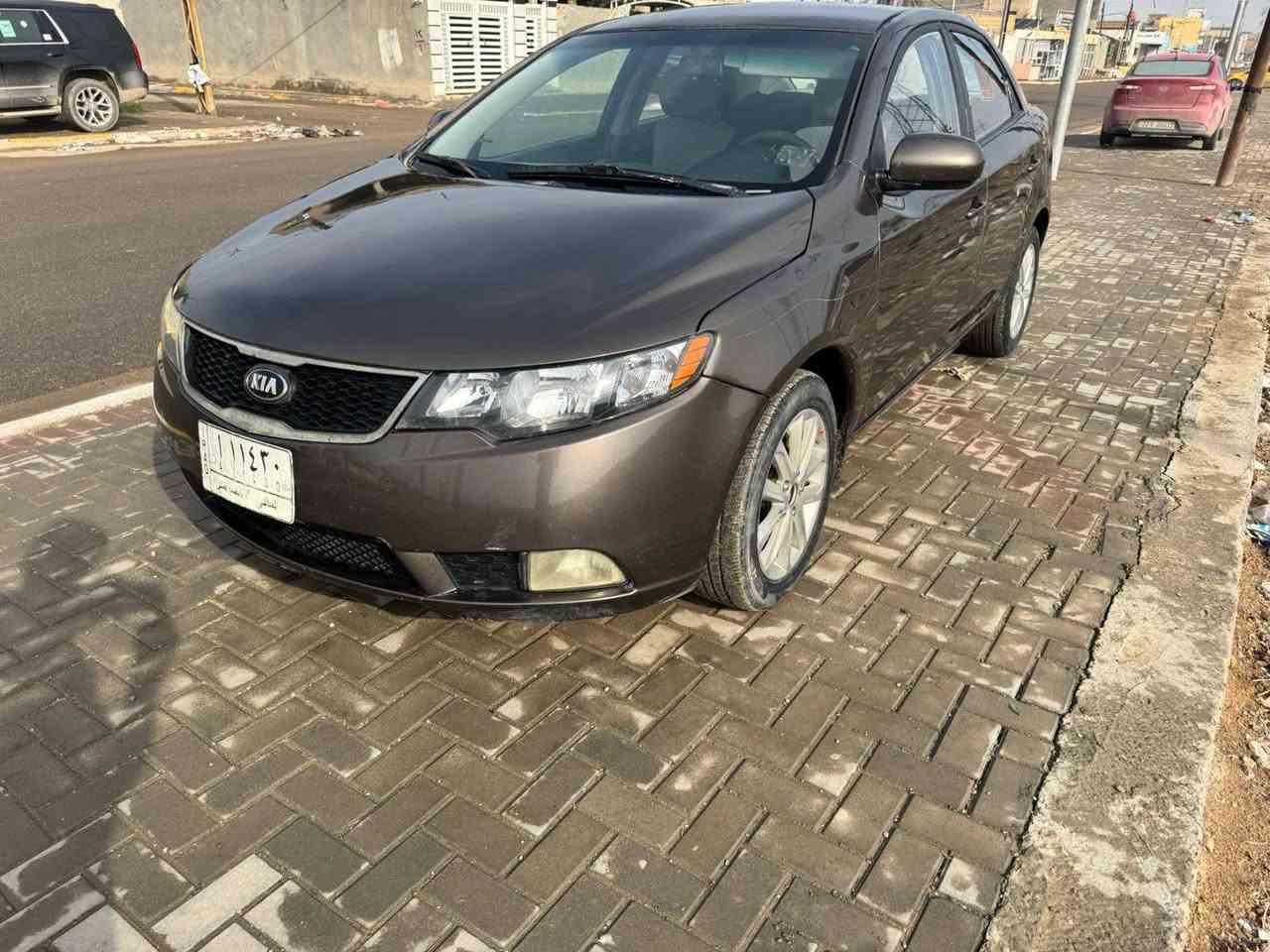 سيراتو موديل 2012جاهزه من كلشي
صبغ جماليه لان هذا لون يصير بي جراد 
كير محرك حداديه تبريد كله شغال وجاهز مابيه اي نقص
رقم مثنى مكان السياره بالديوانيه
السعر 77ورقه 
مراوس اذا اكو بسياره صفره
لتواصل ***********
