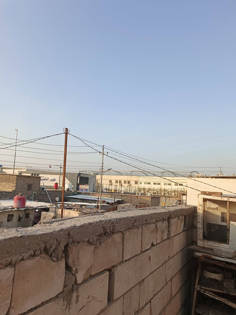 ألسلام عليكم ورحمة ألله وبركاته 👋 
للاستفسار : ***********‬
توفر دار سكن للبيع 🏭 
مساحة البيت200
على شارع تبليط مباشراً 10م
جميع الخدمات متوفره
مدارس أهليه حكوميه 
مستوصف كلشي قريب عليك
محتويات البيت⬇️
دوانيه
وصاله
وغرف عدد 2
مطبخ
صحيات خارجي + داخلي

طابق ثاني هيكل ⬇️
صاله
غرف نوم عدد 2

نوع العقار طابو زراعي عراقي
سند 25
العنوان : البصره أبي لخصيب 
طريق ألوسطي مقابيل مدرسة طيور لخصيب لاهليه
يبعد عن طريق ألوصطي رئيسي مسافه 40 م

سعر ألبيت 80 مليون وبي مجال
للاستفسار :***********‬
