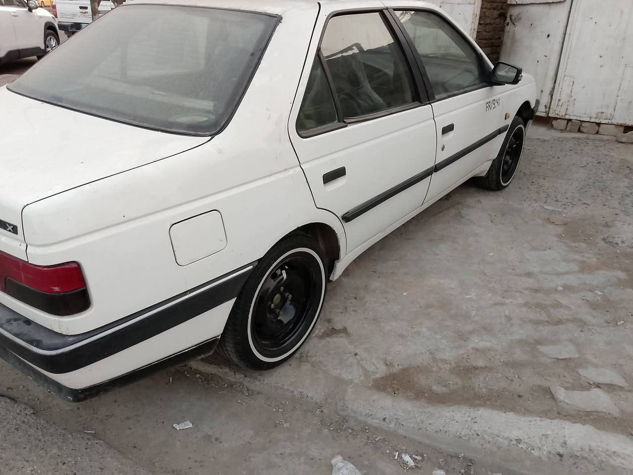 السلام عليكم بيجو 405موديل 2010نضيفه محرك جديد تبريد شغال تدفئه شغاله مكان سياره بغداد رقم ***********سعر 36 تحويل مباشر
