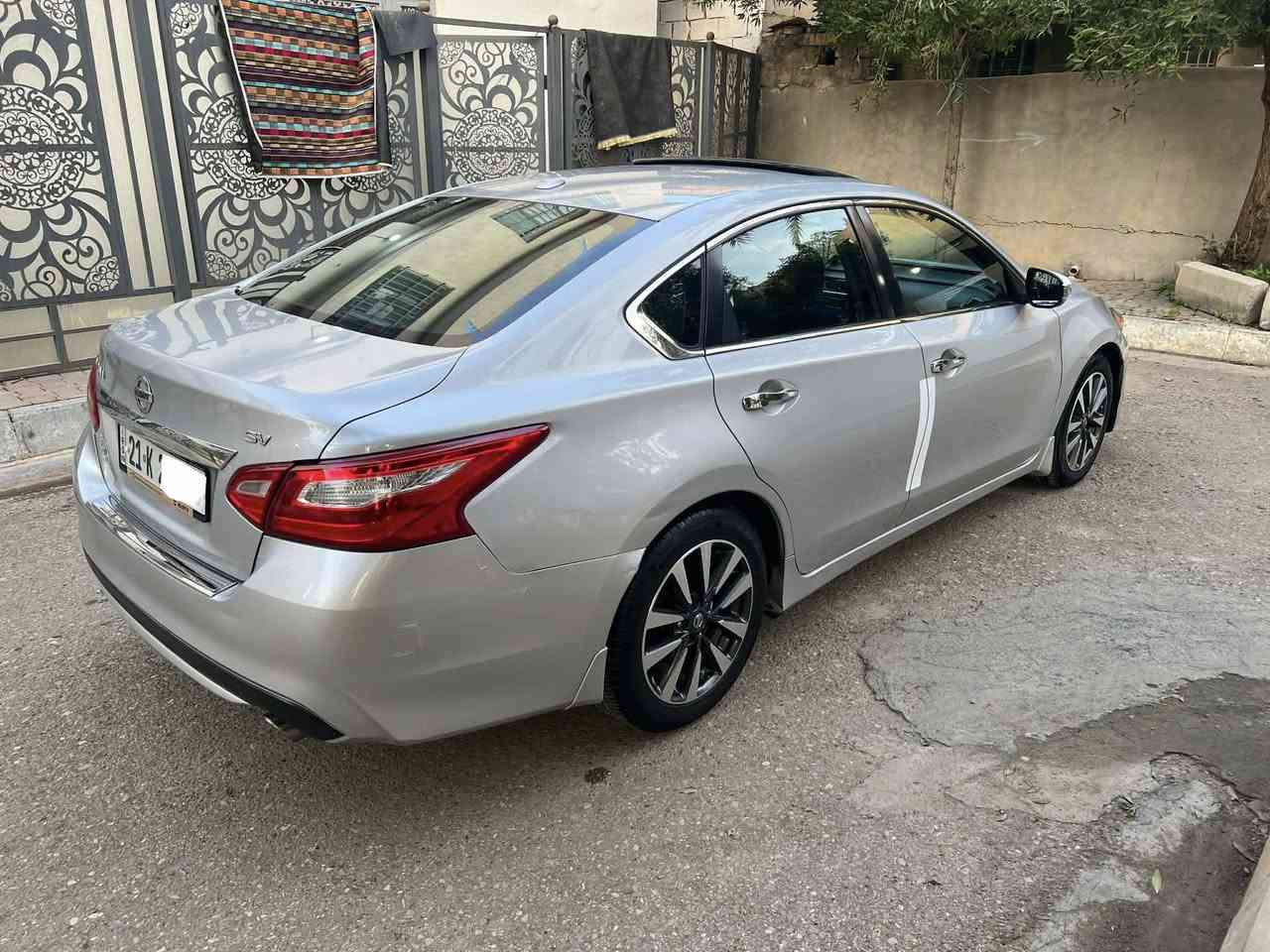 سلام عليكم سيارة للبيع نيسان التيما2017 SV سليمانية  فول مواصفات
سلايت 
تبريد خلفي 
رادار جانبي 
تبريد لمس
تشغيل عن بعد 
بصمة ابواب
كشن كهربائي 
كامره خلفيه
تحكم استيرن 
ويل كب
مانع انزلاق
شاشه بلاديه 
لايت زنون عالي ناصي اصلي
گير جديد 23 براد جديد
محرك وگير بشرط كفاله  تخم تاير جديد وسنويه ماساقطه الى 2028
صور ضرر وسونار مرفق مع صور بدون دواخل 
مكان سياره ديالى المقدادية رقم ***********
سعر 125 وبيهه مجال SV فول
