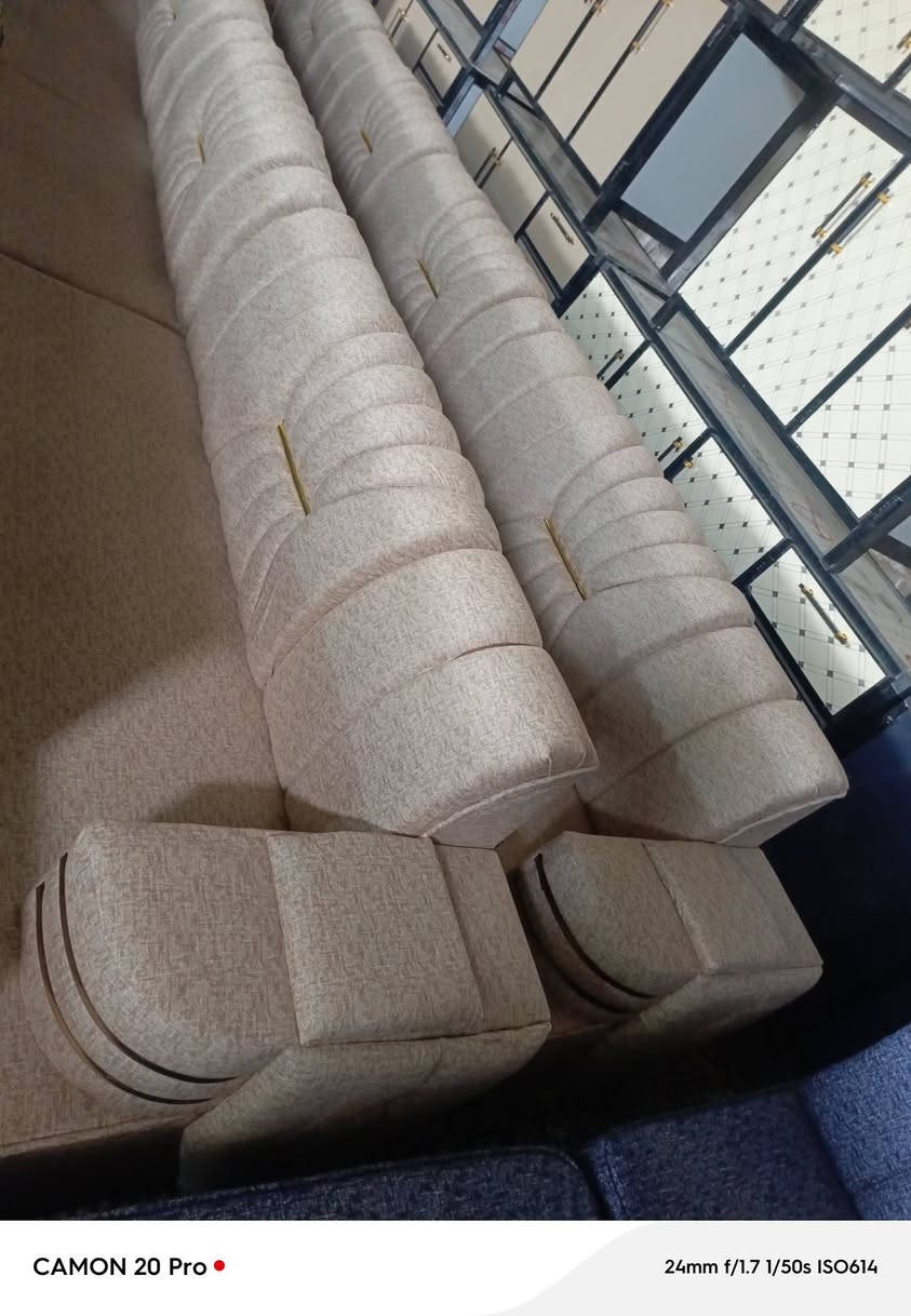 اي لون يعجبك
شغل درجه اولى عروض العيد 
كل الهلا بيكم 
ديوان 11 مقعد اسعار جمله 
320 الف 

تواصل خاص او واتساب 
***********
