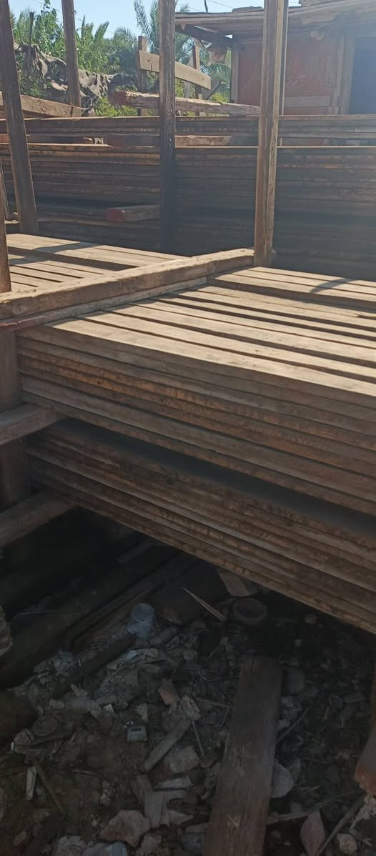 لوح للبيع طول 4 متر الكمية 6 مكعبات سعر المكعب 400 الف مع بلاويد روسي  اوموجود همين صيني مع جكات حاضن سعر المفرد 25 الف  
العنوان:  حلة  مركز المدينة
للاستفسار:   ***********
