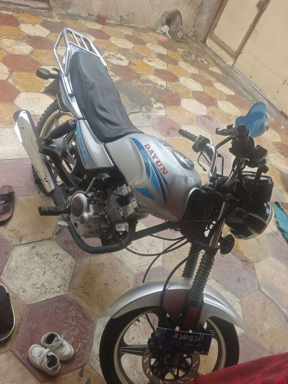 السلام عليكم 
دايوان موديل 23 بأسمي طالعه بال24 بنهاية شهر السادس 
برغي ما منقصه ع ايدي دهن كل 10 أيام وبالصيف كل أسبوع 
السعر 1500 مليون وخمسميه وبيها مجال بسيط 
***********
***********
للأستفسار
