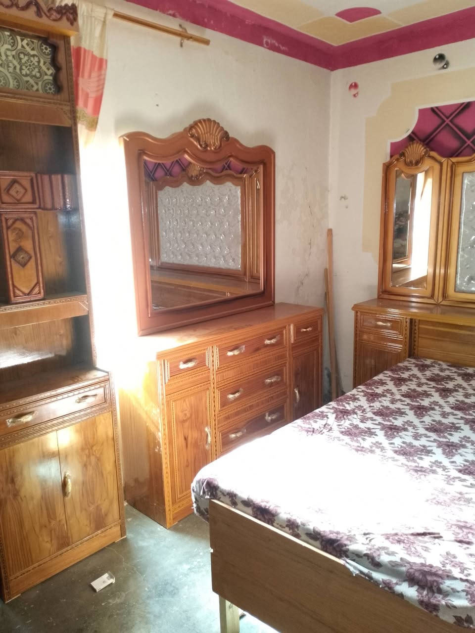 توجد غرفة توج خشب صاج عراقي سعر مليون 100 في قضاء رمانه ***********
