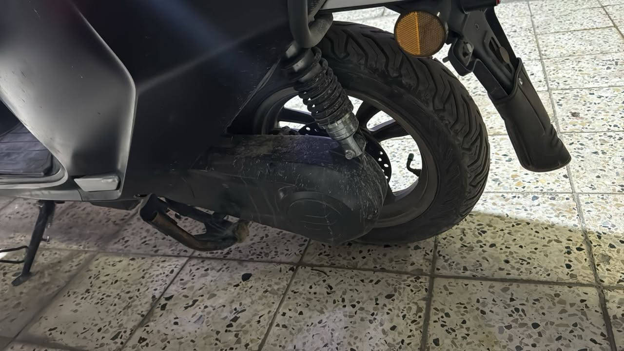 دراجه استيراد كوري بطاريه ليثيوم أيون اي ما تعادل ٦ بطاريات كبار للبيع البطاريات جدد استخدام شهرين فقط و الدراجه قوايش مو ملف سرعتها ٩٥ حقيقي السعر ب مليون و٣٥٠ وبيها مجال للاتصال *********** وحتى البطاريات مربوطه بالموبايل حتى تعرف كم دورة مشحونه وشكد تصرف
