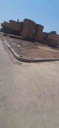 قطعه للبيع ركن على ساحه في حي الجامعه مساحتها 200 متر طابو صرف باسمي ل...