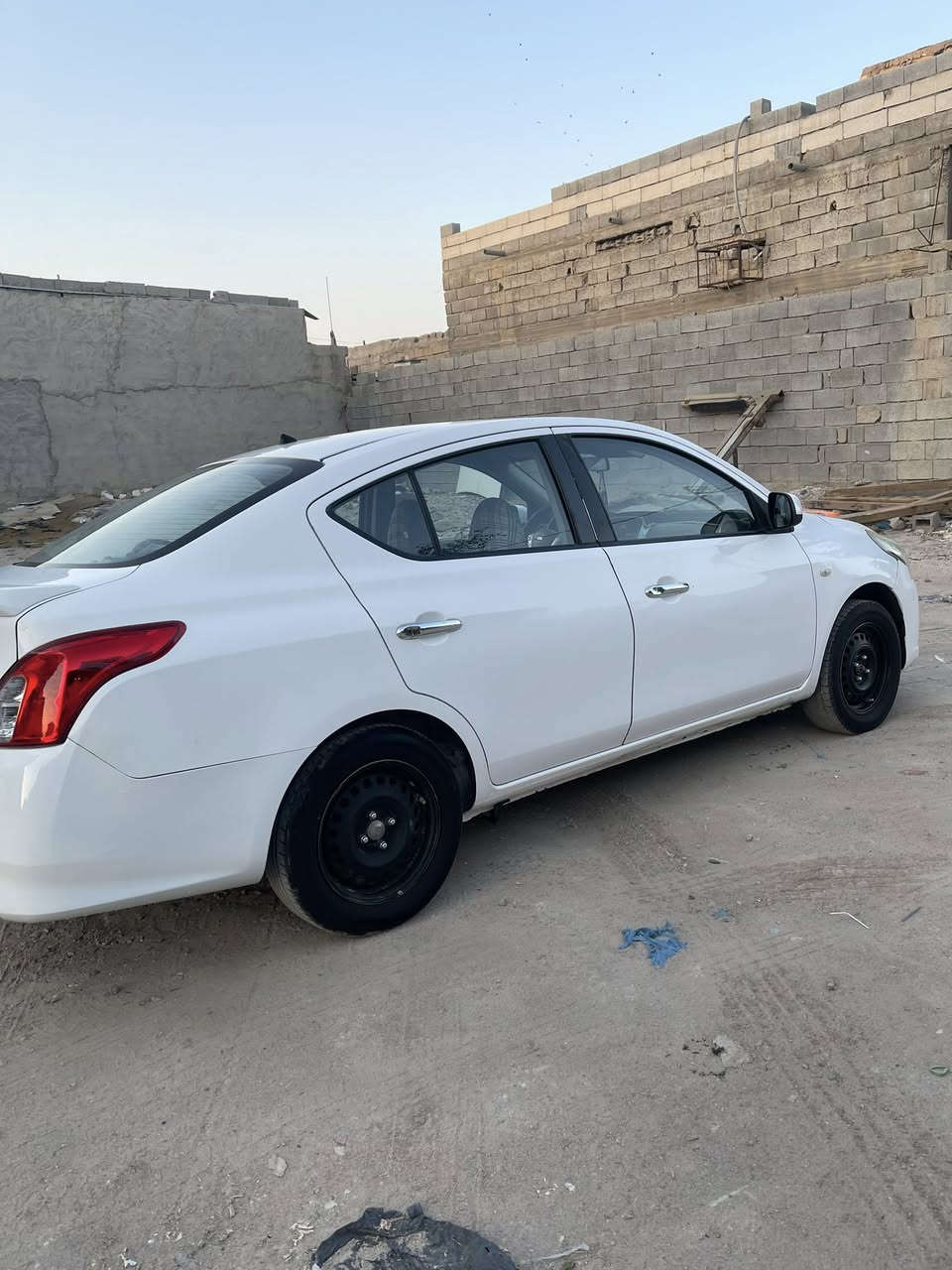 السلام وعليكم
نسيان صني 
مديل 2021 
ماشيه 186 ألف 
سنويه بشهر 6 تنتهي 
وسياره نضيفه 
وبيه بارد يم الجنطه 
السعر 105 بيه مجال لشراي 
ورقم ***********
البصره - سفوان
