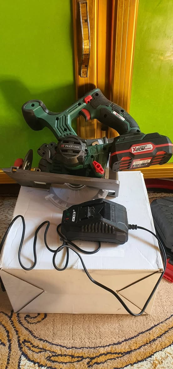 سلام عليكم #تفليش #الاسعار كوسرات شحن دريلات كوسرات كهرباء بيش بل بيجات او بل محلات اني جوه سعرهم اليبيعون بي انزلك 10الاف اسئل على سعر قبل لاتجيني غير مستعمل مستعجل على بيع خاص او على رقم ***********مكاني بسوك
