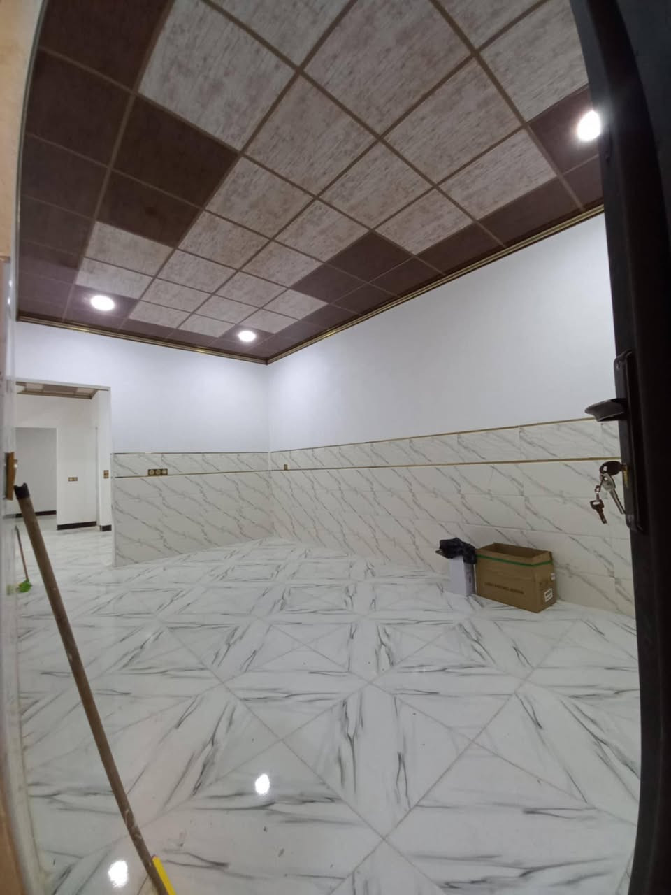 بيت للبيع قوسيات حي الزيتون مدخل اسواق ابو علي مساحه 110 متر سند زراعي 25 غرفتين زائد هول زائد استقبال زائد مطبخ زائد صحيات داخل وخارج سعر 58 وبي مجال قرب اسواق ابو علي===***********===***********
